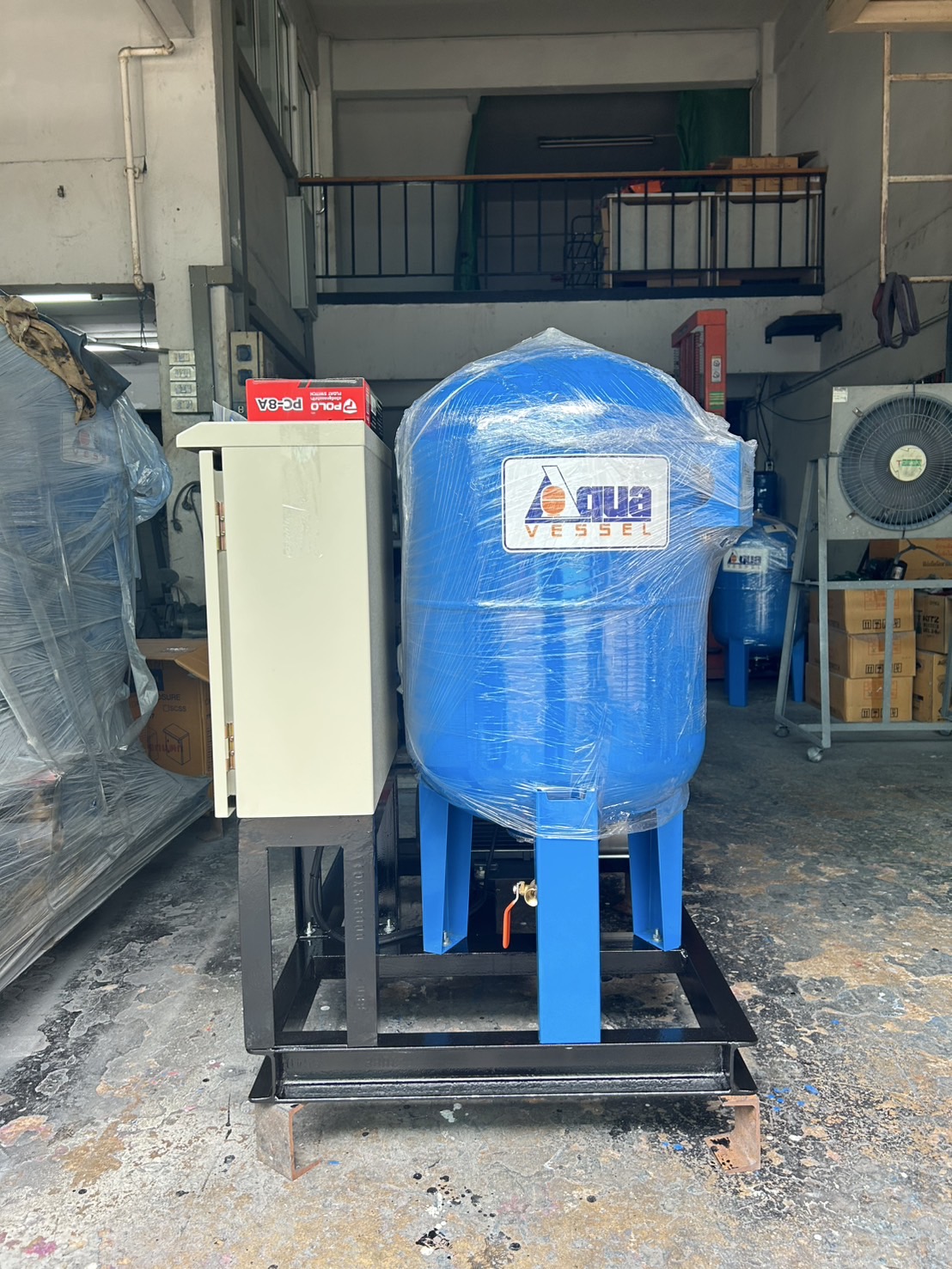 Package Booster Pump Set  LEO EMHm 8-4 with Tank 100 Litres